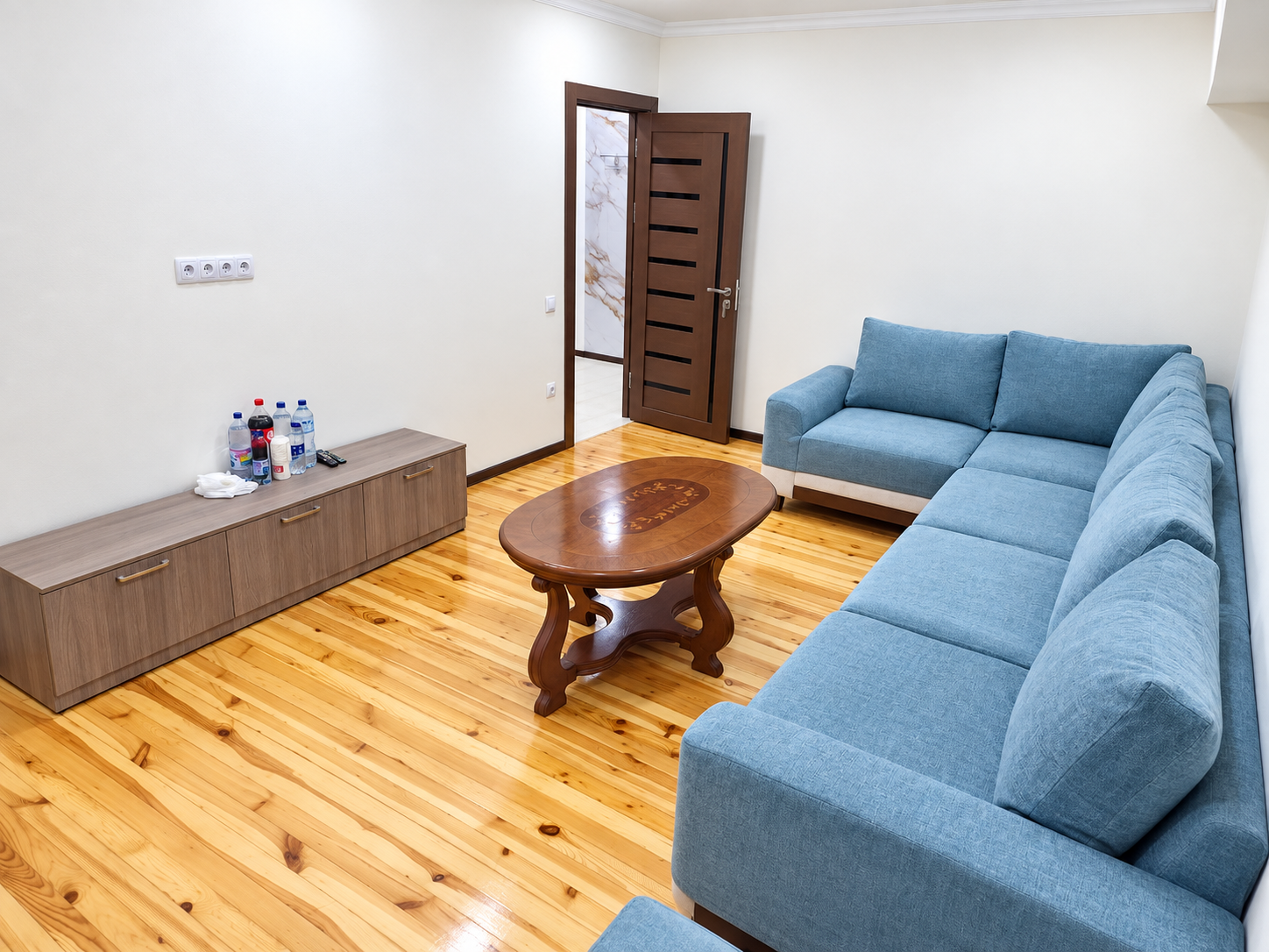 4 комн квартира, новый ремонт, Ц 4 (Кашгар)