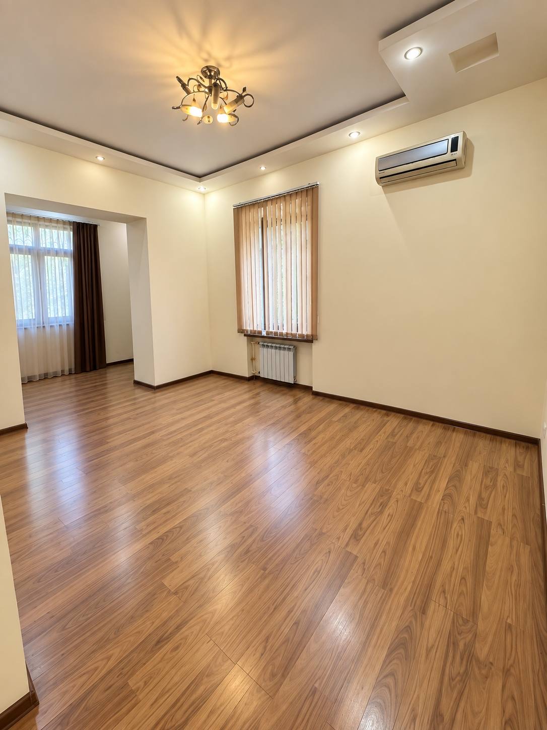 Продаётся квартира Яккасарайский район,ориентир парк Бабура